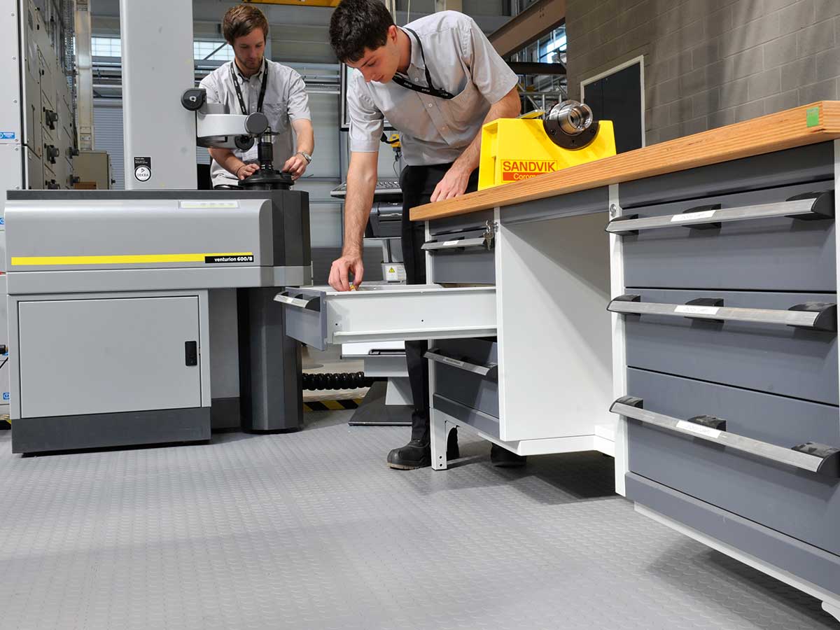 Tiroirs extensibles pour atelier aménagé