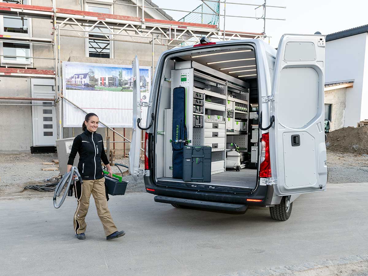 Aménagement de véhicules pour artisans, vue de la grande camionnette pour menuisiers